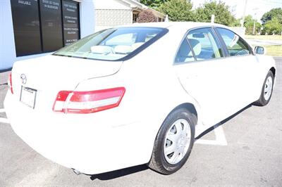 2010 Toyota Camry Base 4dr Sedan 6A   - Photo 9 - Hickory, NC 28601
