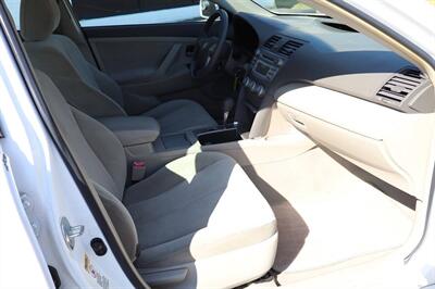 2010 Toyota Camry Base 4dr Sedan 6A   - Photo 20 - Hickory, NC 28601