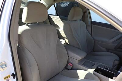 2010 Toyota Camry Base 4dr Sedan 6A   - Photo 21 - Hickory, NC 28601
