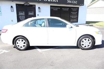 2010 Toyota Camry Base 4dr Sedan 6A   - Photo 10 - Hickory, NC 28601