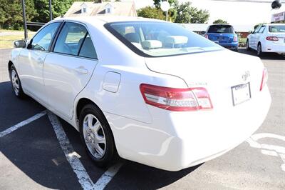2010 Toyota Camry Base 4dr Sedan 6A   - Photo 7 - Hickory, NC 28601