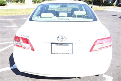 2010 Toyota Camry Base 4dr Sedan 6A   - Photo 8 - Hickory, NC 28601