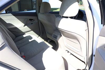 2010 Toyota Camry Base 4dr Sedan 6A   - Photo 18 - Hickory, NC 28601