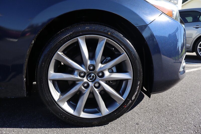 2018 Mazda Mazda3 Touring - Photo 7 - Hickory, NC 28601