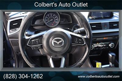 2018 Mazda Mazda3 Touring - Photo 17 - Hickory, NC 28601