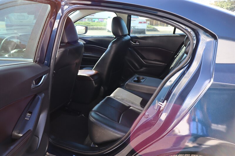 2018 Mazda Mazda3 Touring - Photo 35 - Hickory, NC 28601