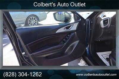 2018 Mazda Mazda3 Touring - Photo 15 - Hickory, NC 28601
