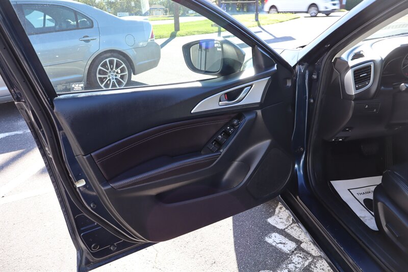 2018 Mazda Mazda3 Touring - Photo 15 - Hickory, NC 28601