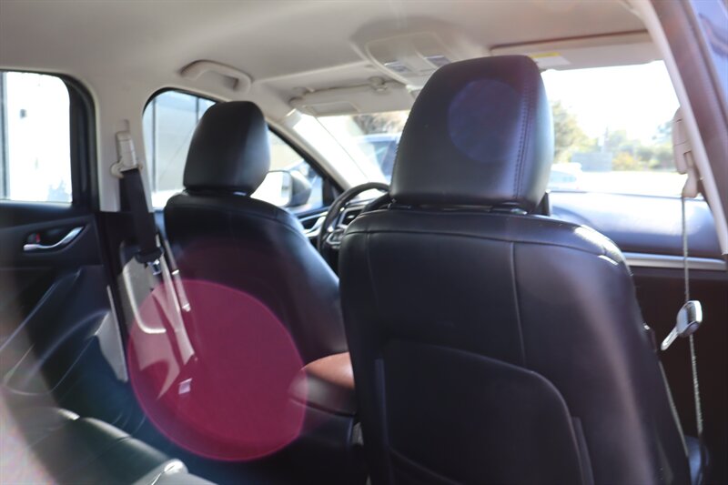 2018 Mazda Mazda3 Touring - Photo 31 - Hickory, NC 28601