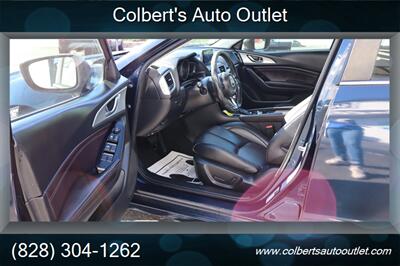 2018 Mazda Mazda3 Touring - Photo 14 - Hickory, NC 28601