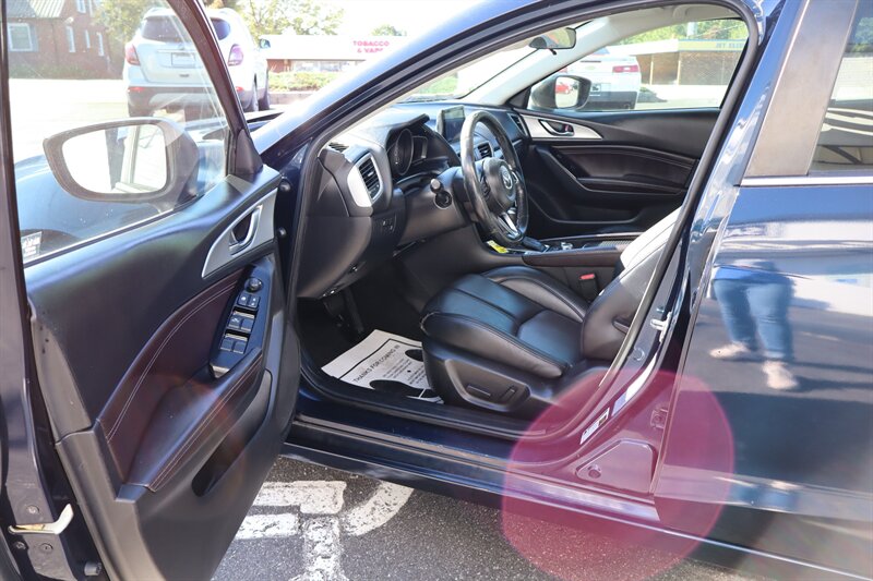 2018 Mazda Mazda3 Touring - Photo 14 - Hickory, NC 28601