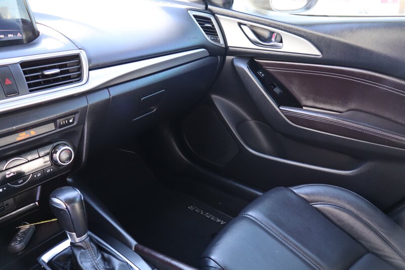 2018 Mazda Mazda3 Touring - Photo 23 - Hickory, NC 28601