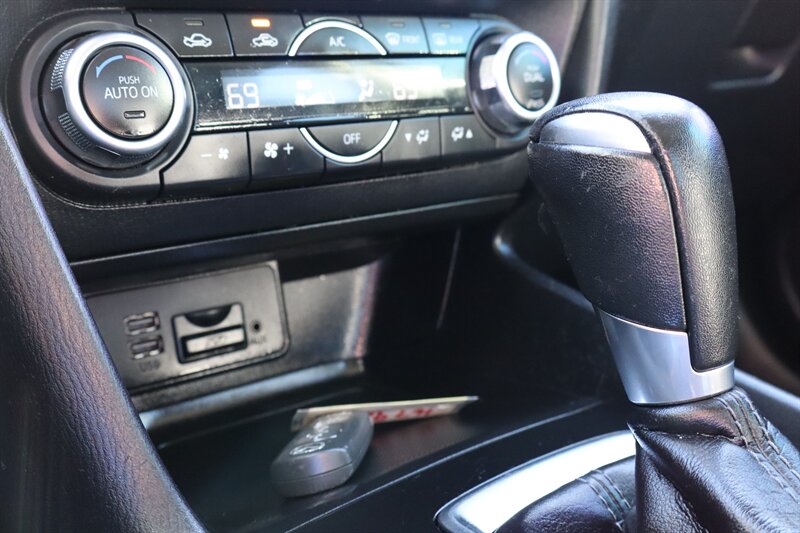 2018 Mazda Mazda3 Touring - Photo 21 - Hickory, NC 28601