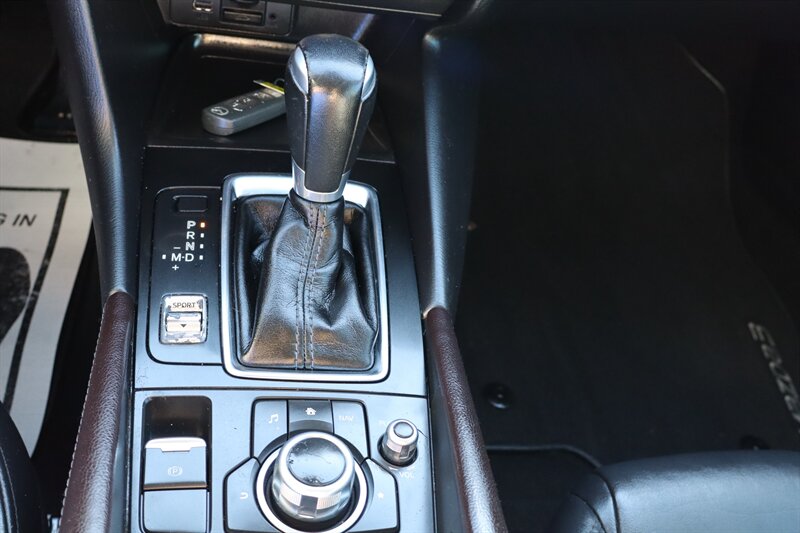 2018 Mazda Mazda3 Touring - Photo 20 - Hickory, NC 28601