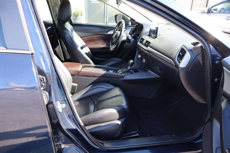 2018 Mazda Mazda3 Touring - Photo 28 - Hickory, NC 28601