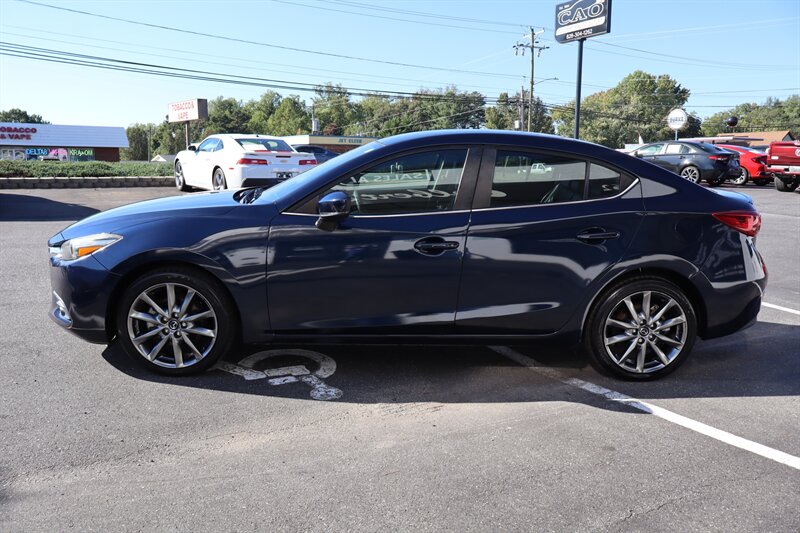 2018 Mazda Mazda3 Touring - Photo 8 - Hickory, NC 28601
