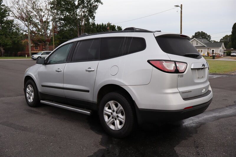 2017 Chevrolet Traverse LS - Photo 3 - Hickory, NC 28601