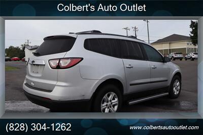 2017 Chevrolet Traverse LS - Photo 4 - Hickory, NC 28601