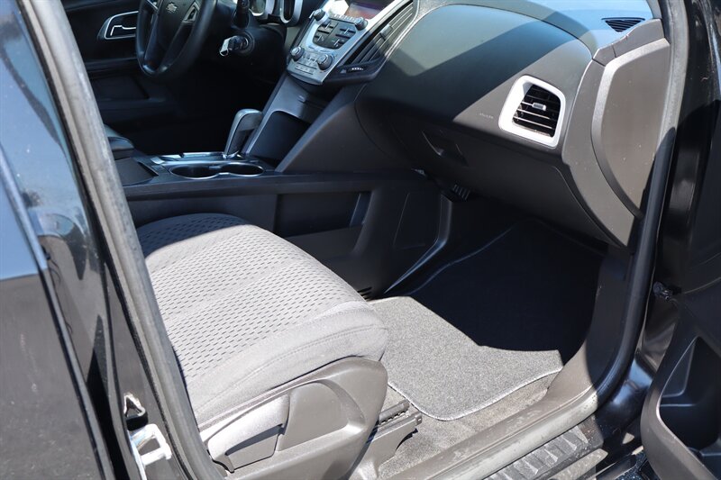 2013 Chevrolet Equinox LS - Photo 17 - Hickory, NC 28601
