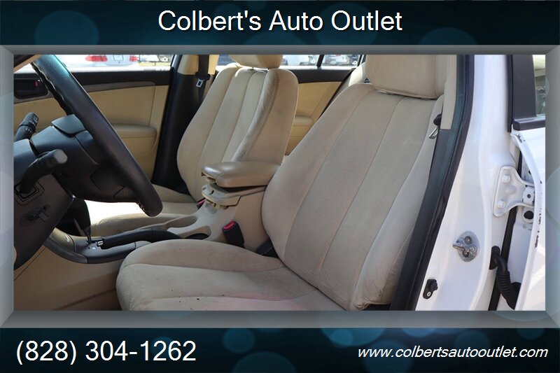2009 Hyundai Sonata GLS 4dr Sedan 5A - Photo 13 - Hickory, NC 28601