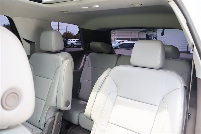 2019 Chevrolet Traverse LT Leather - Photo 28 - Hickory, NC 28601