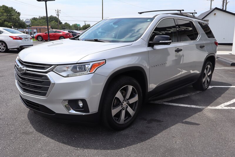 2019 Chevrolet Traverse LT Leather - Photo 3 - Hickory, NC 28601