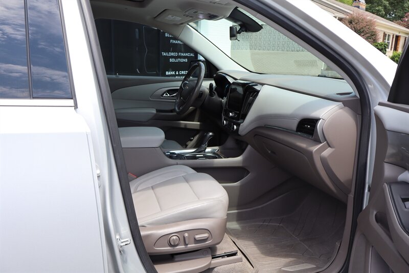 2019 Chevrolet Traverse LT Leather - Photo 22 - Hickory, NC 28601