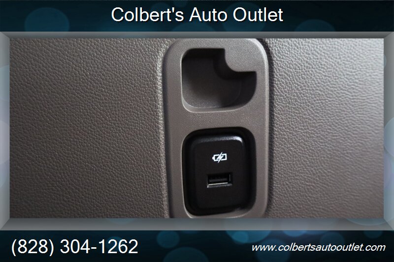 2019 Chevrolet Traverse LT Leather - Photo 32 - Hickory, NC 28601