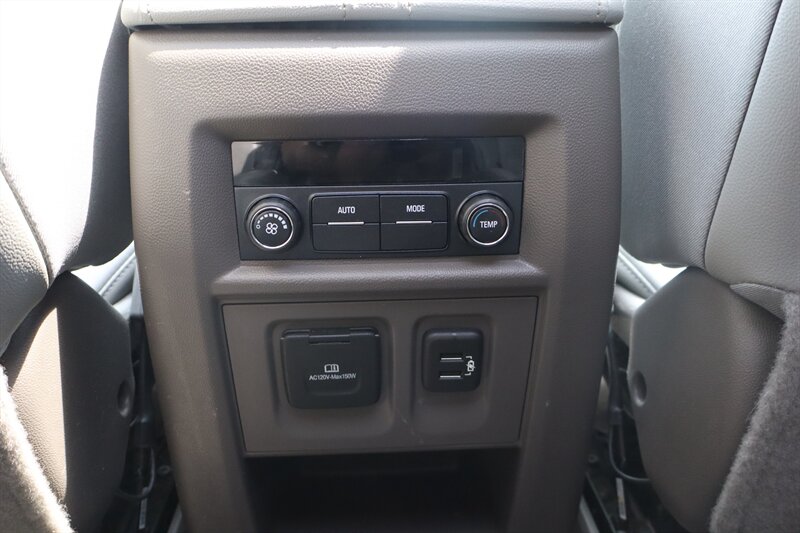2019 Chevrolet Traverse LT Leather - Photo 33 - Hickory, NC 28601