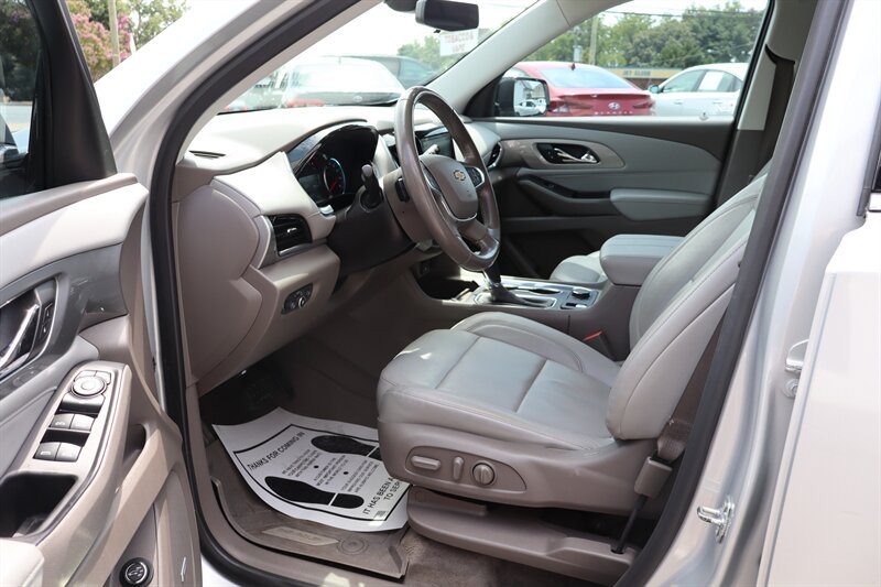 2019 Chevrolet Traverse LT Leather - Photo 15 - Hickory, NC 28601