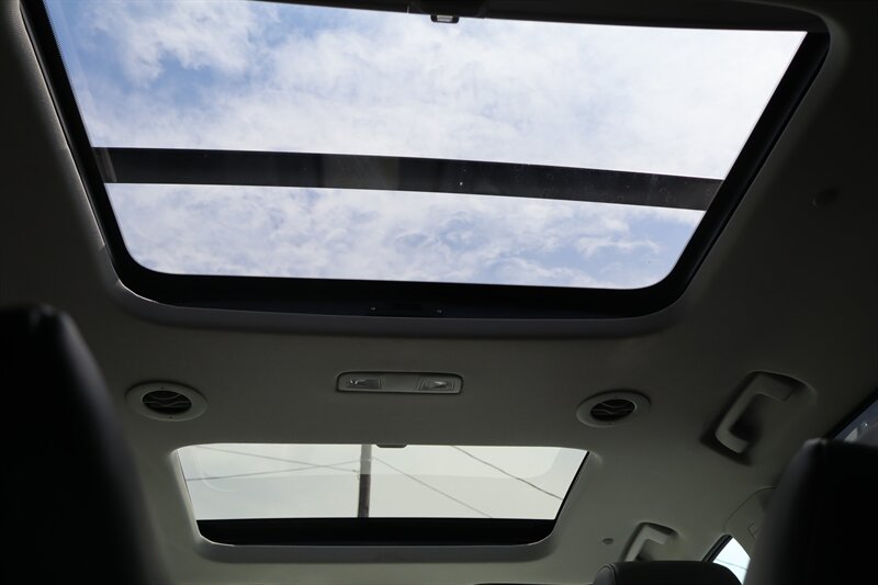 2019 Chevrolet Traverse LT Leather - Photo 31 - Hickory, NC 28601