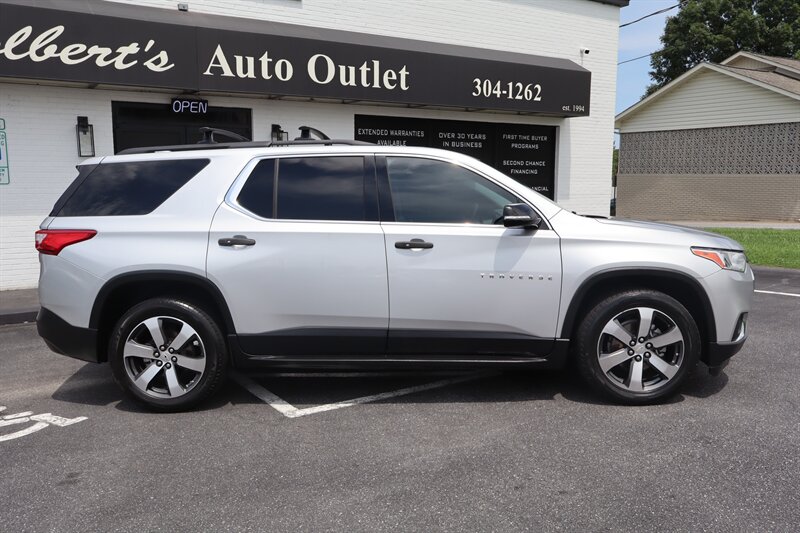 2019 Chevrolet Traverse LT Leather - Photo 11 - Hickory, NC 28601