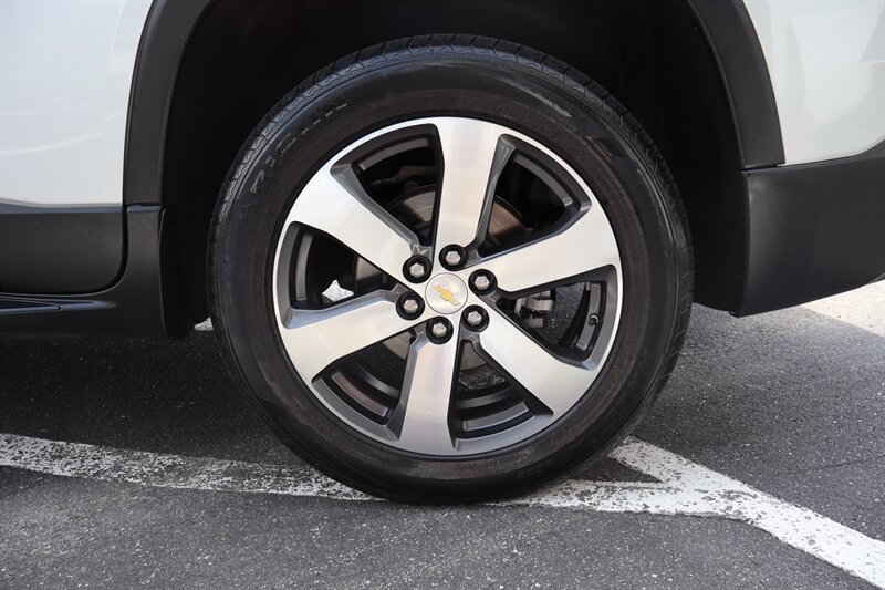 2019 Chevrolet Traverse LT Leather - Photo 4 - Hickory, NC 28601