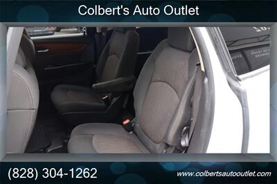 2016 Chevrolet Traverse LT   - Photo 15 - Hickory, NC 28601