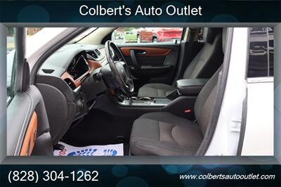 2016 Chevrolet Traverse LT   - Photo 7 - Hickory, NC 28601