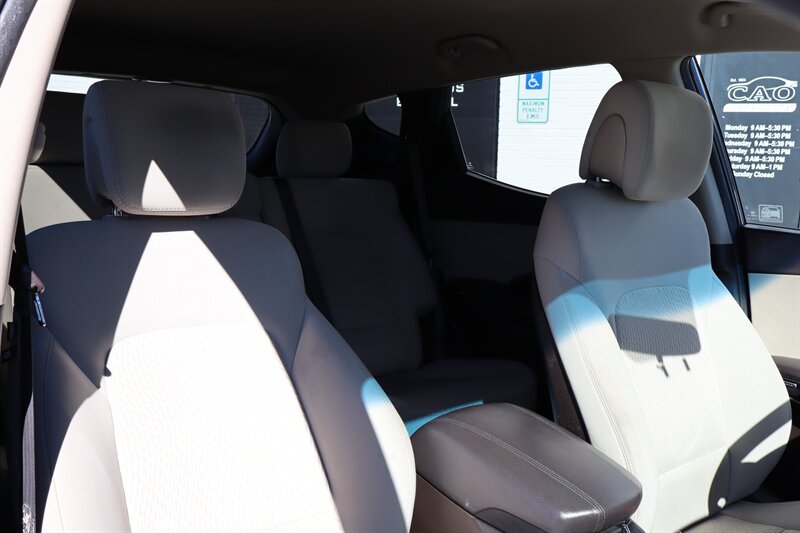 2018 Hyundai SANTA FE Sport 2.4L - Photo 17 - Hickory, NC 28601
