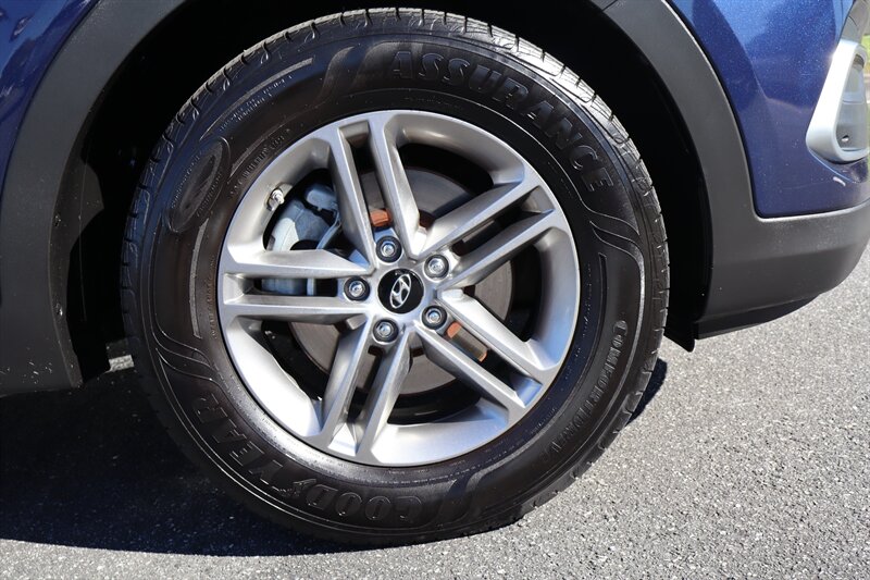 2018 Hyundai SANTA FE Sport 2.4L - Photo 7 - Hickory, NC 28601