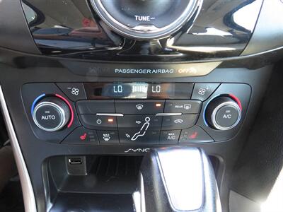 2017 Ford Focus Titanium 4dr Sedan   - Photo 26 - Hickory, NC 28601