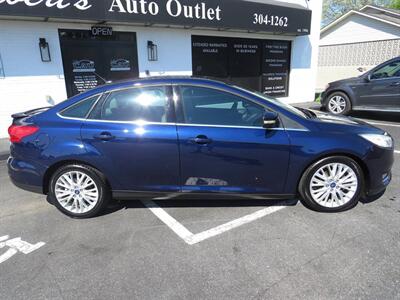 2017 Ford Focus Titanium 4dr Sedan   - Photo 9 - Hickory, NC 28601