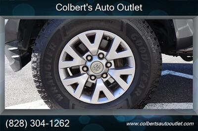 2016 Toyota Tacoma SR5 V6   - Photo 13 - Hickory, NC 28601
