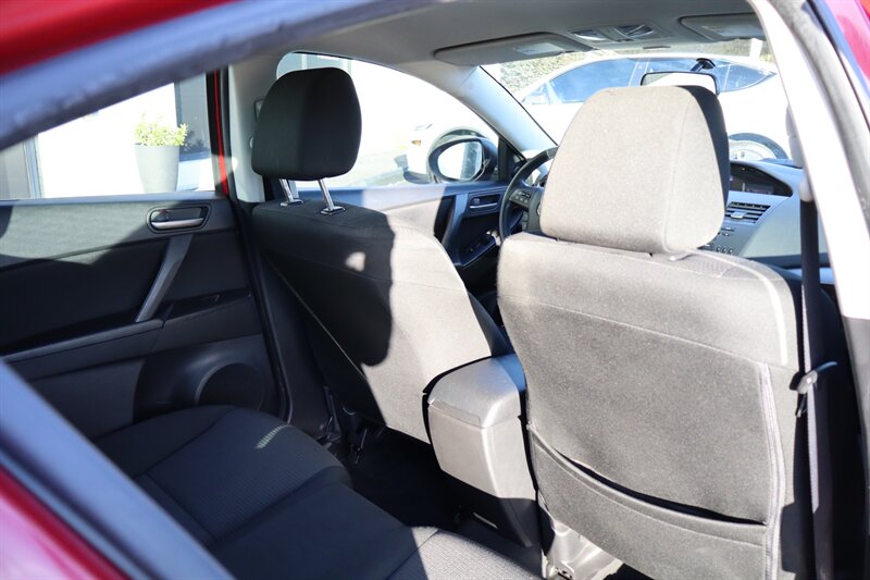 2013 Mazda Mazda3 i Touring - Photo 20 - Hickory, NC 28601
