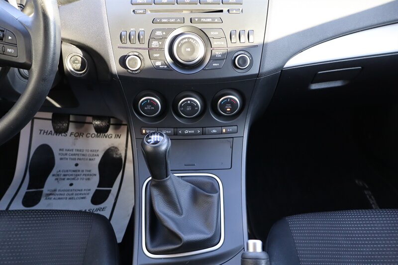 2013 Mazda Mazda3 i Touring - Photo 27 - Hickory, NC 28601