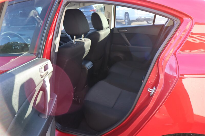 2013 Mazda Mazda3 i Touring - Photo 21 - Hickory, NC 28601