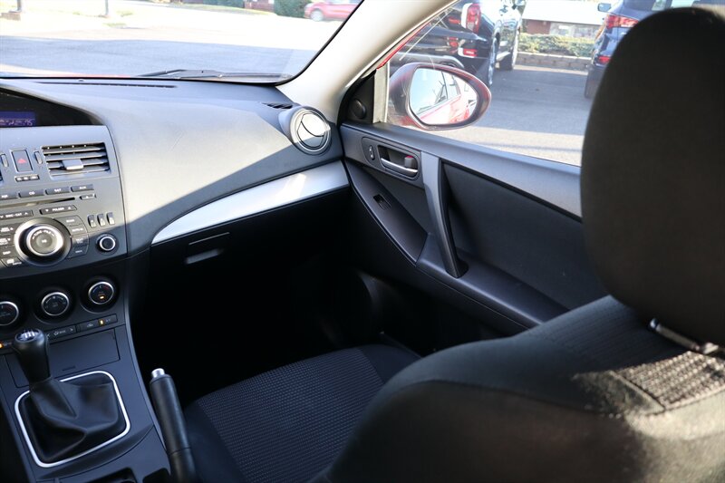 2013 Mazda Mazda3 i Touring - Photo 24 - Hickory, NC 28601