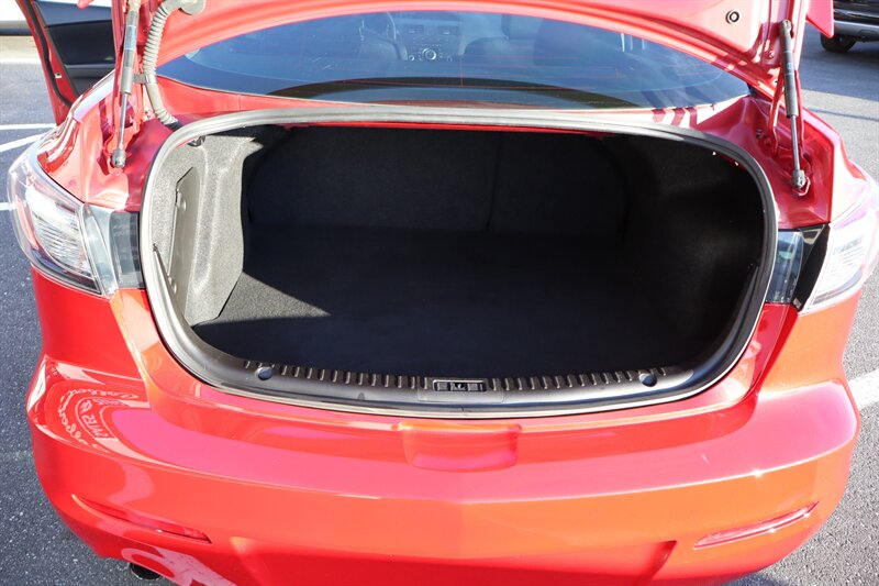 2013 Mazda Mazda3 i Touring - Photo 9 - Hickory, NC 28601