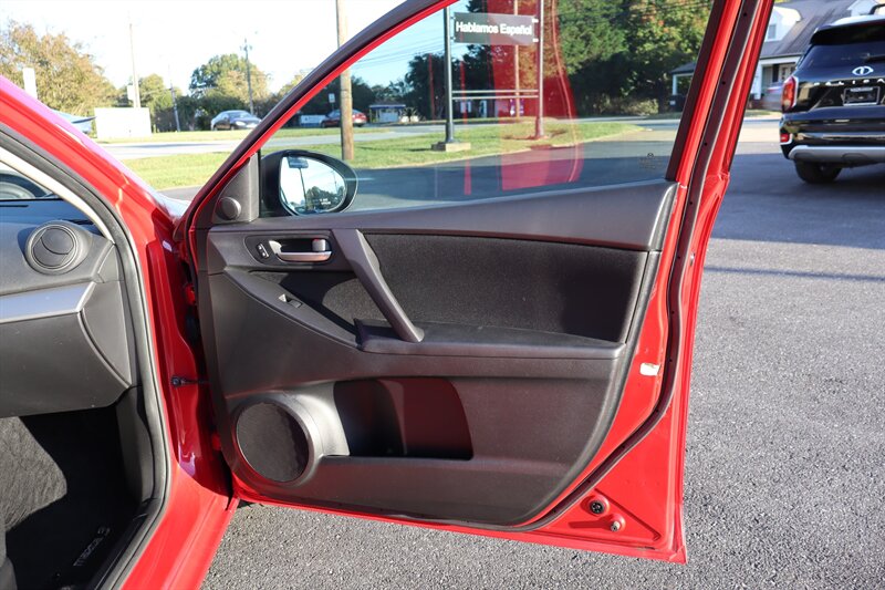 2013 Mazda Mazda3 i Touring - Photo 18 - Hickory, NC 28601