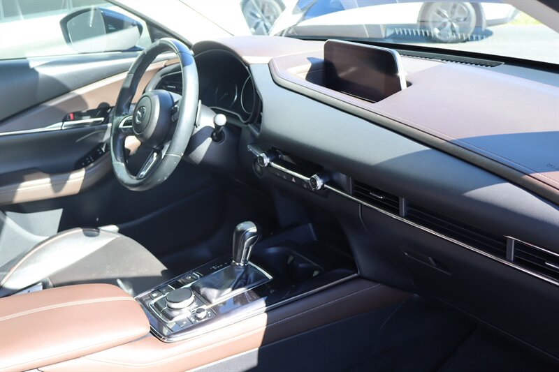 2021 Mazda CX-30 Premium - Photo 9 - Hickory, NC 28601