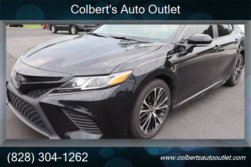 2020 Toyota Camry SE - Photo 4 - Hickory, NC 28601