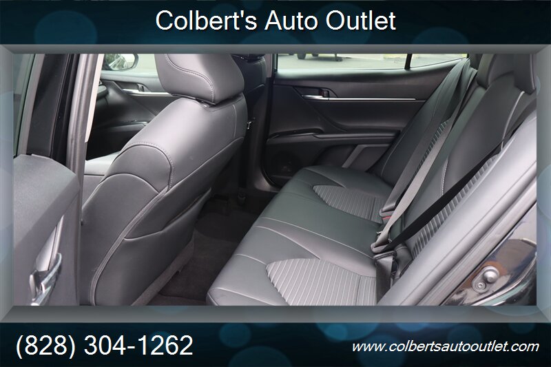 2020 Toyota Camry SE - Photo 8 - Hickory, NC 28601