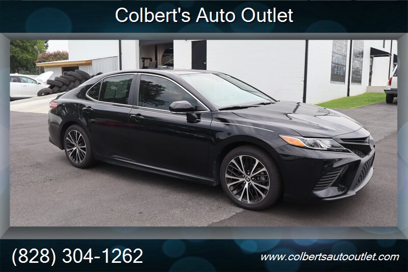 2020 Toyota Camry SE   - Photo 1 - Hickory, NC 28601